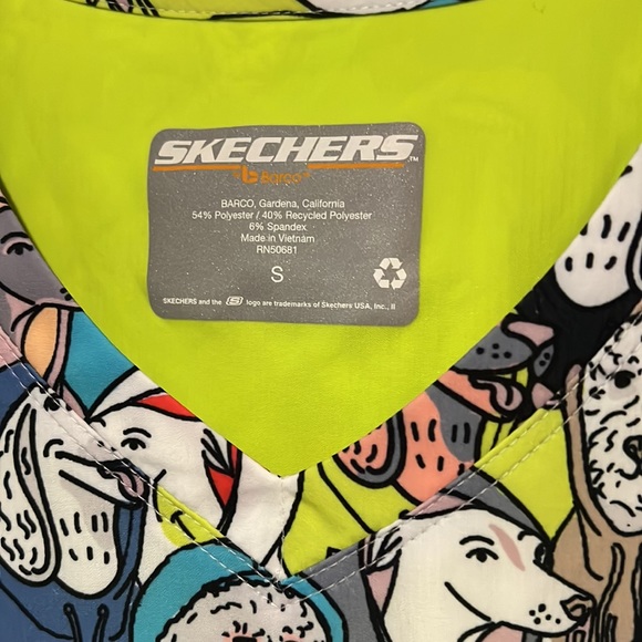 Small like new Skechers scrub top, bright cheerful colors - Picture 2 of 4